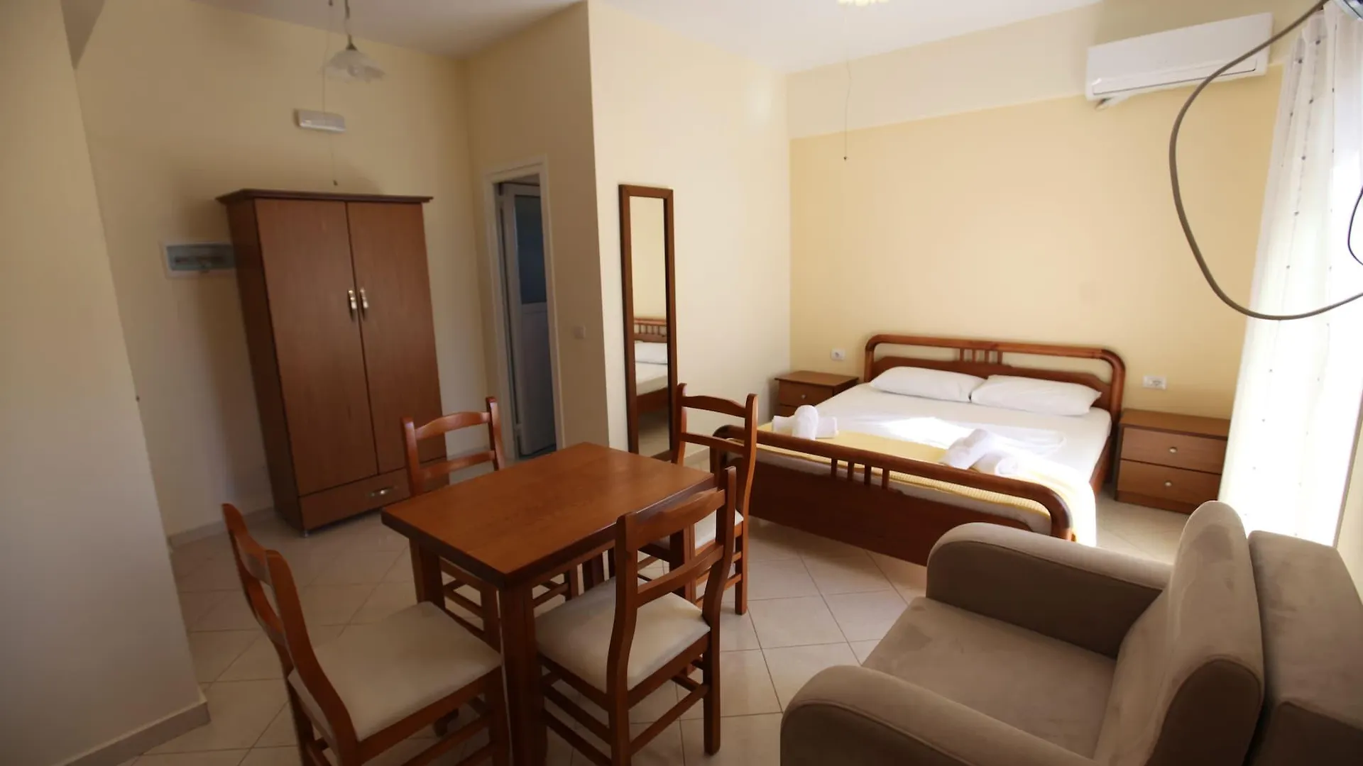 Mihasi Apartments Ksamil 3*,