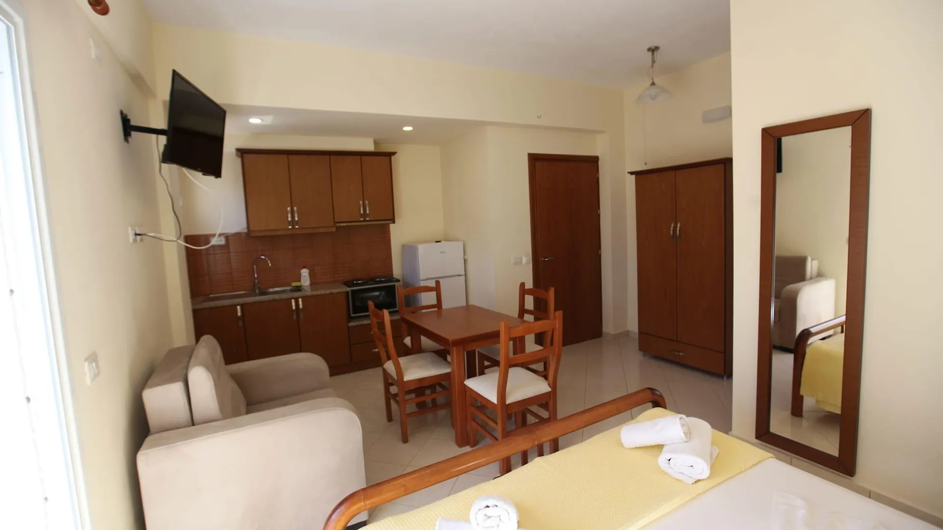 Mihasi Apartments Ksamil