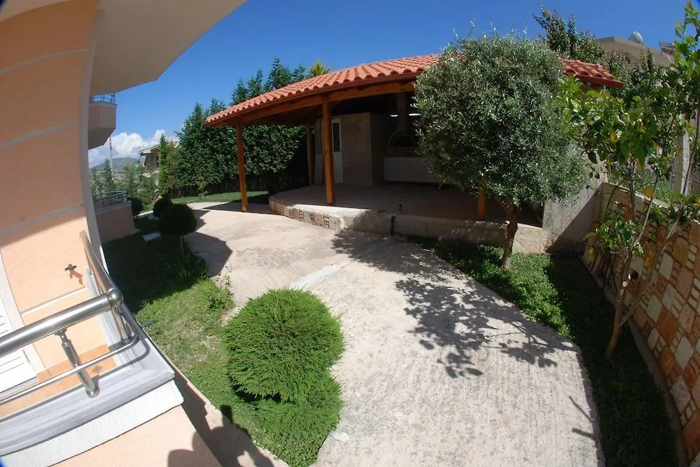 Mihasi Apartments Ksamil 3*,
